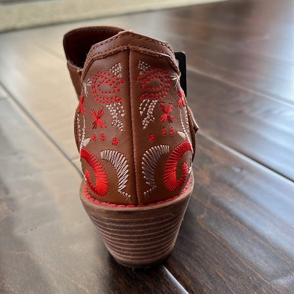 Brand new booties - Picture 3 of 6